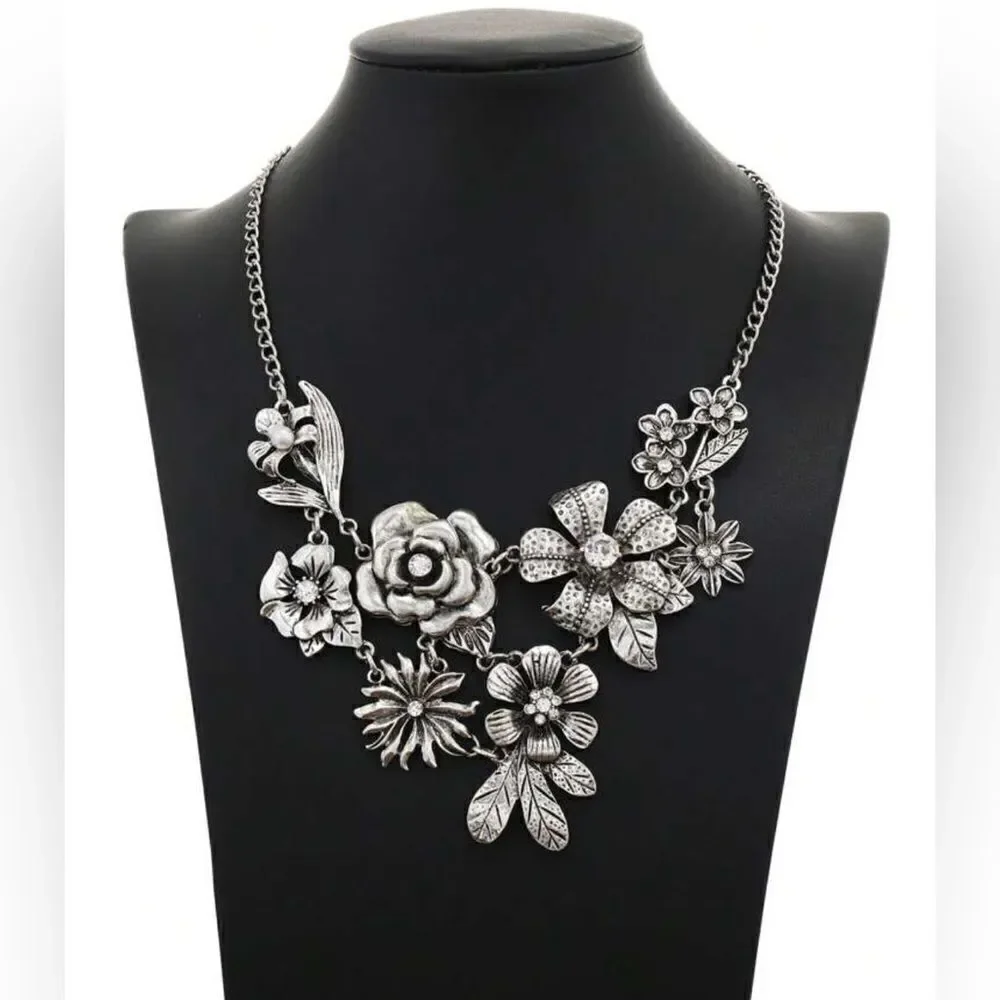 Flower statement necklace  S784